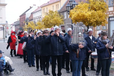 Foto des Albums: In Dahme sind die Narren los - Stürmen des Rathauses (11.11.2012)
