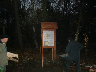 Foto des Albums: Herbstputz und neue Schautafeln am Naturlehrpfad (17. 11. 2012)