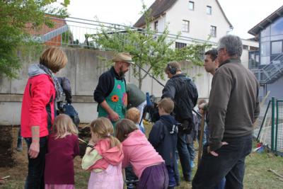 Fotoalbum Der "Maintower Pflanzenflüsterer" im Kindergarten "Abenteuerland"