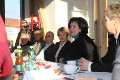 Foto des Albums: Bildungsministerin überreicht Fördermittelbescheid