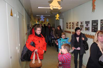 Foto des Albums: Weihnachtskonzert und Weihnachtsmarkt an der Oberschule mit Grundschulteil Glöwen (05. 12. 2012)