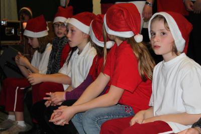 Foto des Albums: Weihnachtskonzert und Weihnachtsmarkt an der Oberschule mit Grundschulteil Glöwen (05. 12. 2012)