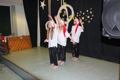 Foto des Albums: Weihnachtskonzert und Weihnachtsmarkt an der Oberschule mit Grundschulteil Glöwen (05. 12. 2012)