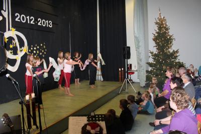 Foto des Albums: Weihnachtskonzert und Weihnachtsmarkt an der Oberschule mit Grundschulteil Glöwen (05. 12. 2012)