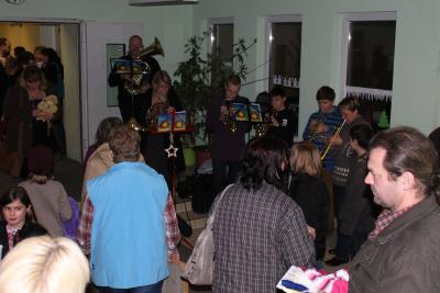 Foto des Albums: Weihnachtskonzert und Weihnachtsmarkt an der Oberschule mit Grundschulteil Glöwen (05. 12. 2012)