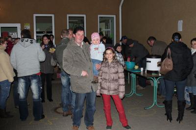 Foto des Albums: Weihnachtskonzert und Weihnachtsmarkt an der Oberschule mit Grundschulteil Glöwen (05. 12. 2012)