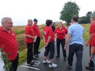 Foto des Albums: Frauenchor und MGV Schenklengsfeld beim Kirmesumzug Schenklengsfeld (29. 07. 2012)