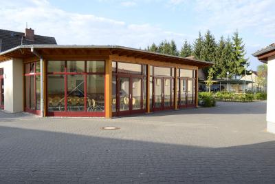 Der Essenspavillon  (Bild vergr&ouml;&szlig;ern)