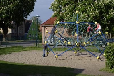 Das Ufo, toll zum Klettern  (Bild vergr&ouml;&szlig;ern)