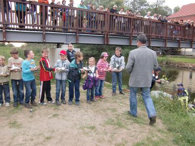 Foto des Albums: Floßbau zur Einweihung unserer Elsterbrücke in Plessa (19. 02. 2013)