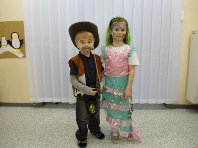 Es folgen alle Kinder in ihren tollen Kostümen, erkennt Ihr uns ?  (Bild vergrößern)