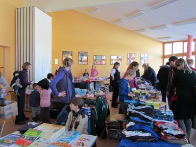 1. Nashorn-Flohmarkt  (Bild vergr&ouml;&szlig;ern)