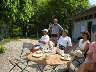 Foto des Albums: Herren-Mannschaft gegen Söchtenau und Hobbyrunde gegen 1868 Burghausen (12.05.2002)