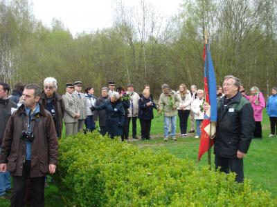 Foto des Albums: französische Delegation besuchte am 01.Mai 2013 die Gedenkstätte „Juliushütte“ in Ellrich (02. 05. 2013)