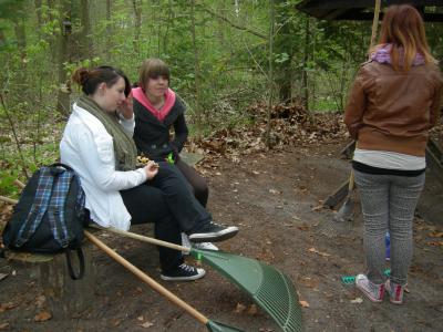 Foto des Albums: Unterricht am Lehrpfad der Oberschule Glöwen mit Grundschulteil (17. 05. 2013)