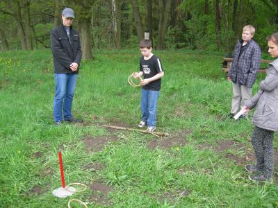 Foto des Albums: Unterricht am Lehrpfad der Oberschule Glöwen mit Grundschulteil (17. 05. 2013)