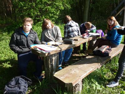 Foto des Albums: Unterricht am Lehrpfad der Oberschule Glöwen mit Grundschulteil (17. 05. 2013)