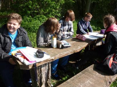 Foto des Albums: Unterricht am Lehrpfad der Oberschule Glöwen mit Grundschulteil (17. 05. 2013)