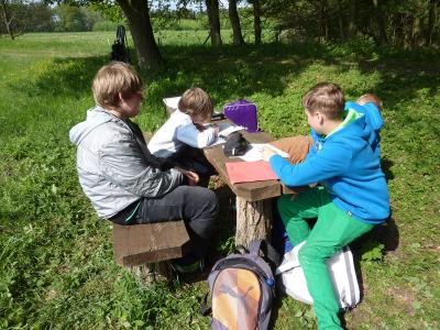 Foto des Albums: Unterricht am Lehrpfad der Oberschule Glöwen mit Grundschulteil (17. 05. 2013)