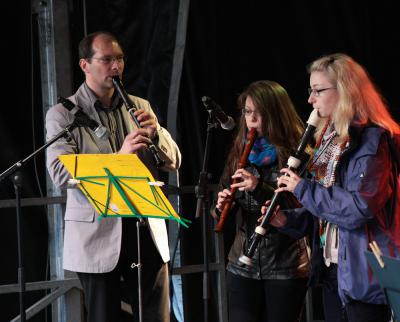 Foto des Albums: Blockflöte und Schlagzeug beim Stadtfest