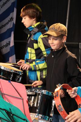 Foto des Albums: Blockflöte und Schlagzeug beim Stadtfest