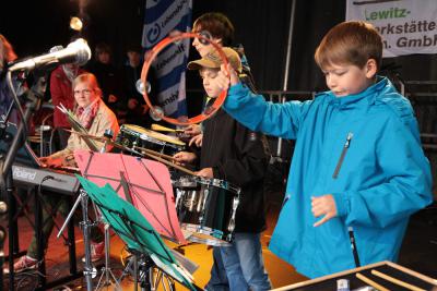 Foto des Albums: Blockflöte und Schlagzeug beim Stadtfest