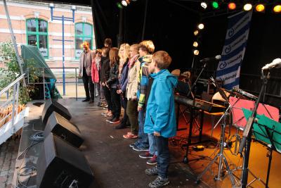 Foto des Albums: Blockflöte und Schlagzeug beim Stadtfest