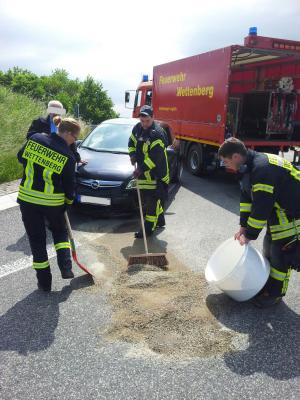 Foto des Albums: Öl nach Verkehrsunfall L 3047 (01. 06. 2013)