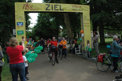 Foto des Albums: Tour de Prignitz 2013 Ankunft der Pritzwalker in Meyenburg am 01.06.2013