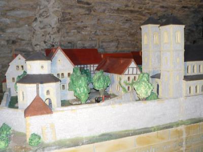 Foto: Steinbrecher  (Bild vergr&ouml;&szlig;ern)