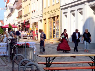 Foto des Albums: 5. Mittsommernacht-Shopping in Wittstock (05.07.2013)