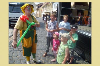 Luftballonfiguren gabs vom Clown (Foto: H.Storch)  (Bild vergr&ouml;&szlig;ern)