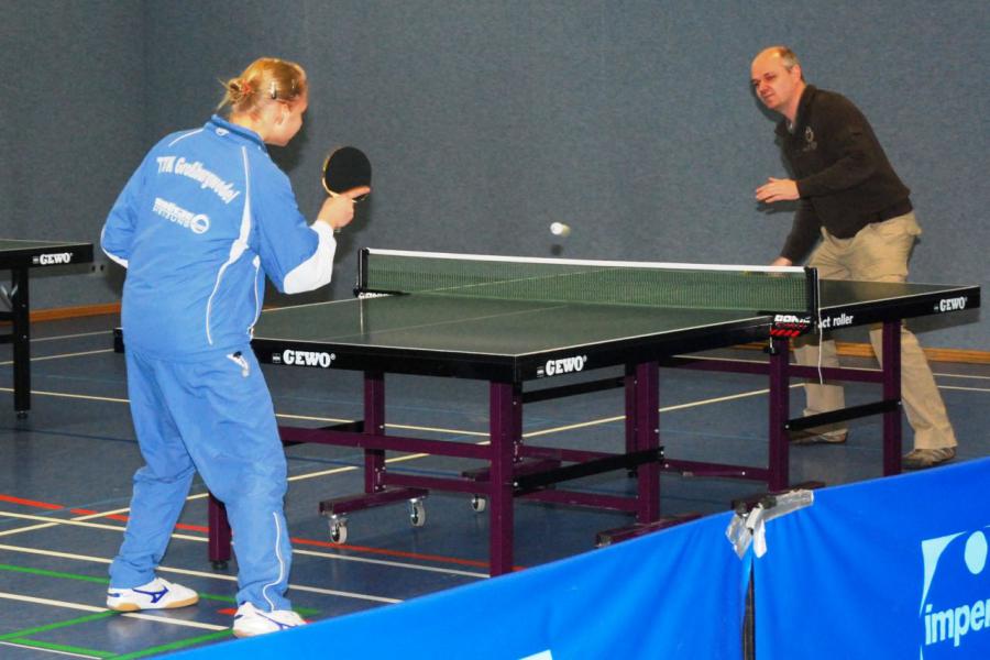 Bild: Micha testet vor dem Spiel Schläger