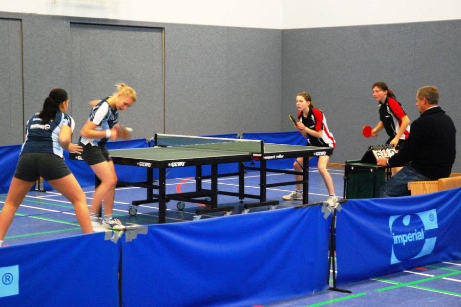 Bild: Annika und Veronika gewannen ihr Doppel im 5. Satz