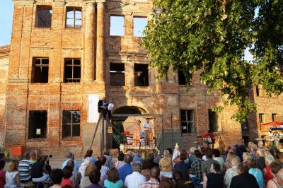 Foto des Albums: Sommertheater an der Schlossruine in Dahme/Mark (19.07.2013)