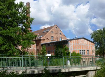 Alte Brennerei von der Planeseite  (Bild vergr&ouml;&szlig;ern)