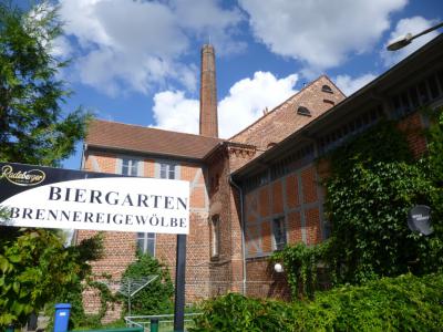 Eingang zum Biergarten  (Bild vergr&ouml;&szlig;ern)