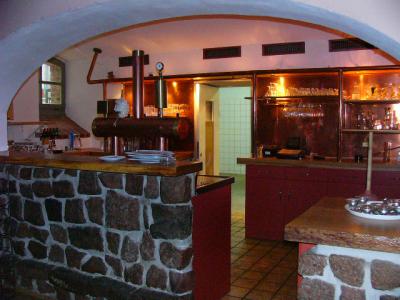 Theke im Gew&ouml;lbe   (Bild vergr&ouml;&szlig;ern)