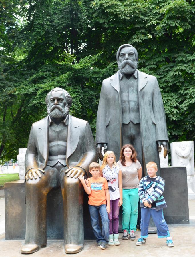 Bild: Marx, Engels und Schönebecker Kinder
