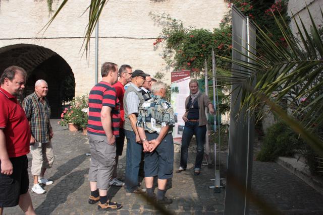 Bild: Besucher der Ausstellung am Samstag
