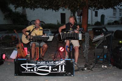 Das Duo Pubstaff begeisterte vor allen Dingen mit der selbstgeschriebenen LEADER Hymne  (Bild vergr&ouml;&szlig;ern)
