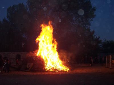 Das Feuer brennt  (Bild vergrößern)