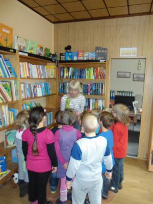 Foto des Albums: Kindergarten Apfelbäumchen zu Besuch in der Bibo (21.11.2013)