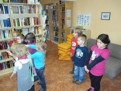 Foto des Albums: Kindergarten Apfelbäumchen zu Besuch in der Bibo (21.11.2013)