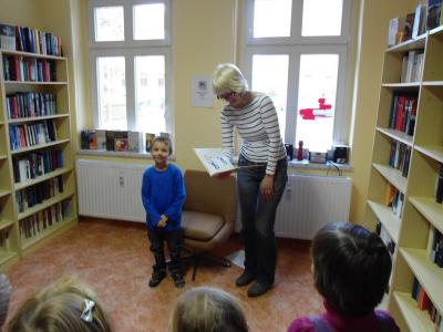 Foto des Albums: Kindergarten Apfelbäumchen zu Besuch in der Bibo (21.11.2013)