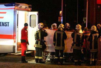 Foto des Albums: Einsatz 179/2013 - Person auf Kesselwagen