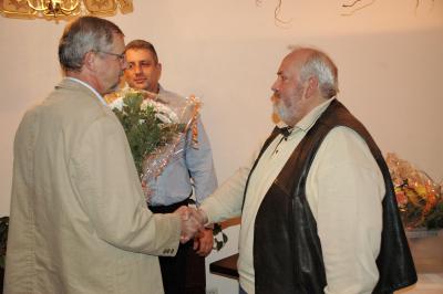 Gl&uuml;ckwunsch an neuen Vorsitzenden H-W Boddin (re)  (Bild vergr&ouml;&szlig;ern)