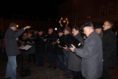 Foto des Albums: Der Wittstocker Marktplatz erstrahlt im Lichterglanz (01.12.2013)