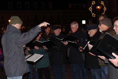 Foto des Albums: Der Wittstocker Marktplatz erstrahlt im Lichterglanz (01.12.2013)