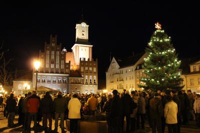 Foto des Albums: Der Wittstocker Marktplatz erstrahlt im Lichterglanz (01.12.2013)